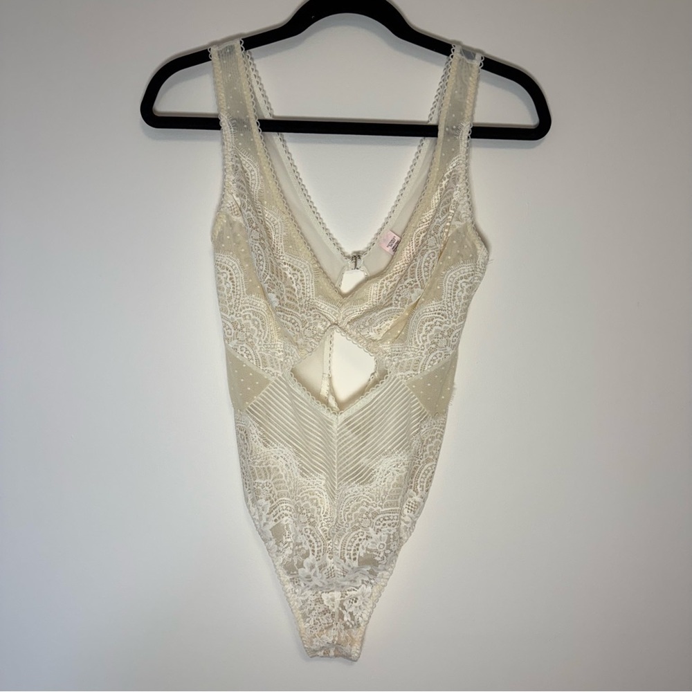 Victoria’s Secret Sexy Lace Teddy in White/Cream Size L